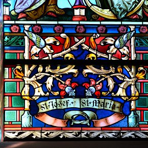 Au, Pfarrkirche Hl. Leonhard, Glasfenster Heilige Familie, Tiroler Glasmalerei, 1886