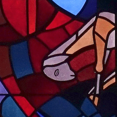 Göfis, Pfarrkirche Hl. Luzius, Detail, Fenster Albert Wider, Widnau 1974, Ausführung Loire Chartres