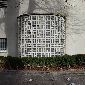 Dornbirn, Carl Lampert Kapelle, 1958 Fritz Pfister, farbige Glasbausteine