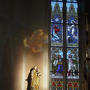 Egg, Pfarrkirche hl. Nikolaus, Lichtspiel, Geißelung Christi, 1892, Tiroler Glasmalerei