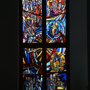 Feldkirch Tisis, Pfarrkirche Hl. Familie, im Altarraum: Gemeinschaft der Heiligen, Martin Häusle 1959, Ausführung Rudolf Marte