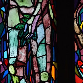 Gaissau, St. Othmar, Detail Feigenblatt Adam, Sündenfall, Hubert Berchtold 1952