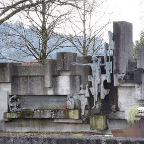 Göfis, Pfarrkirche Hl. Luzius, Kriegerdenkmal, Albert Wider, 1970