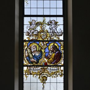 Hörbranz, Pfarrkirche Hl. Martin, Apostel Andreas und Jakobus gest. Joh Bapt Hutter,  K.Bayerische Hofglasmalerei F.X. Zettler, München 1895