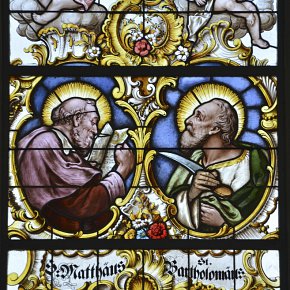 Hörbranz, Pfarrkirche Hl. Martin, Apostel Matthäus und Bartholomäus, K.Bayerische Hofglasmalerei F.X. Zettler, München 1895