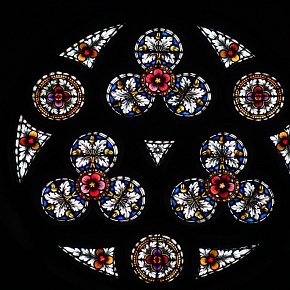 Kennelbach, St. Josef, Rosette, 1908 Tiroler Glasmalerei Innsbruck