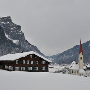 Au, Pfarrkirche Hl. Leonhard, erbaut um 1400,1494 Neubau,  1788 verlängert