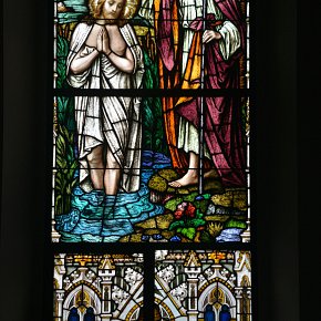 Kennelbach, St. Josef, Taufe Christi,1908 Tiroler Glasmalerei Innsbruck