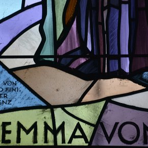 Langen bei Bregenz, Fatimakapelle auf dem Stollen, Detail, Hemma von Gurk, Albert Rauch 1952 Tiroler Glasmalerei Gestiftet von Josef und Fini Sautter Bregenz