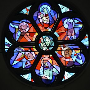 Lingenau, Pfarrkirche Heiliger Johannes der Täufer, Fensterrose Vier Evangelisten über der Orgel, Konrad Honold 1963