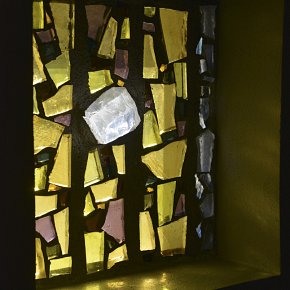 Lorüns, Hl. Johann Nepomuk​, Betonglas Entwurf Romuald Hengstler 1959, Ausführung W. Derix Rottweil