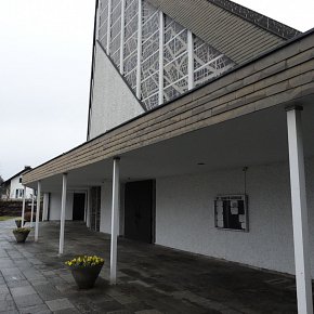 Rankweil, St. Josef, Außenansicht Betonglas 1967 Erwin Lutz-Waldner