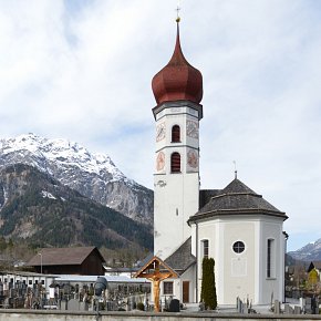 Vandans, Alte Kirche,1614 Vergrößerung, 1777 durch Josef Burtscher, und 1792 erneuert, 1820 geweiht, heute als Friedhofskirche benutzt.