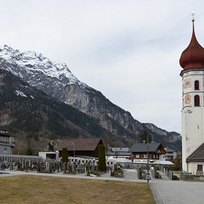 Vandans, Alte Kirche, 1614 Vergrößerung, 1777 durch Josef Burtscher, und 1792 erneuert, 1820 geweiht, heute als Friedhofskirche benutzt