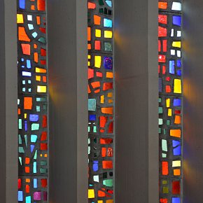 Vandans, Hl. Johannes der Täufer, 1960, Betonglas Florian Jakowitsch