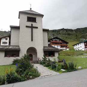 Zürs, Christ-König-Kirche, ​1935/36 nach Plan von Hans Feßler